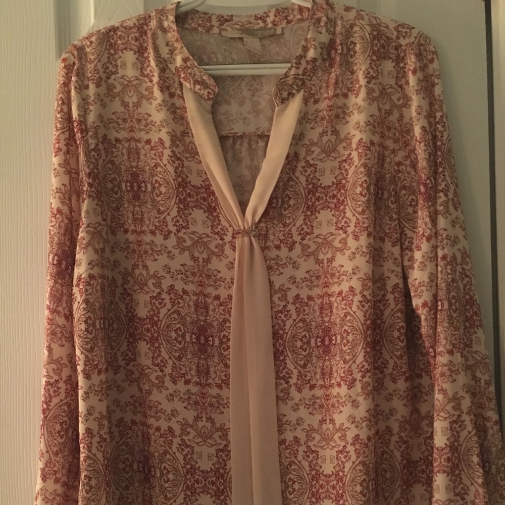 Silky medallion print top red on cream
